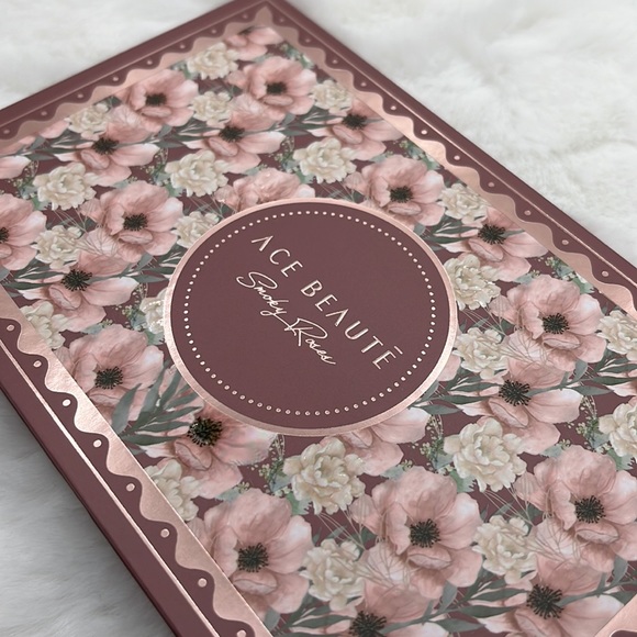 Ace Beaute Smokey Roses Eyeshadow and Pressed Pigment Palette - Picture 3 of 5